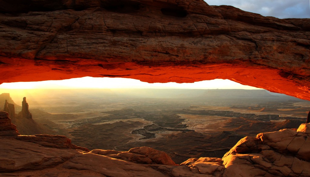 Zdjęcia: Utah / Canyonlands, Mesa Arch bladym switem, USA Zdjęcia: Utah / Canyonlands, Mesa Arch bladym switem, USA