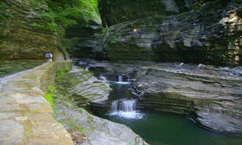Zdjecie USA / stan Nowy York / Watkins Glen State Park- Finger Lakes / fragment trasy w parku