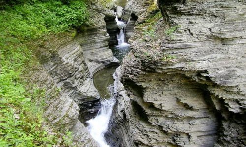 Zdjecie USA / stan Nowy York / Watkins Glen State Park - Finger Lakes / podobne ujcie zamieszczone jest na pocztwkach i magnetach jako charakterystyczne dla Parku
