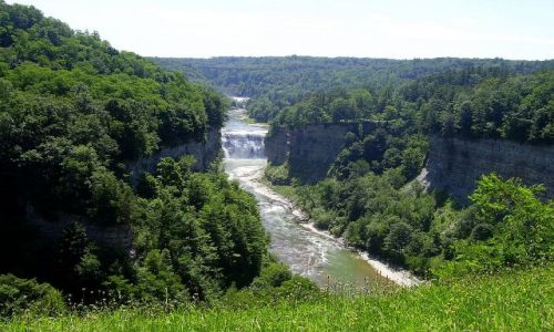 Zdjecie USA / stan Nowy York / Letchworth State Park / malownicze wodospady na rzece Genesee