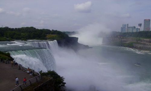 Zdjecie USA / stan Nowy York / Niagara Falls / widok na oba wodospady z platformy widokowej