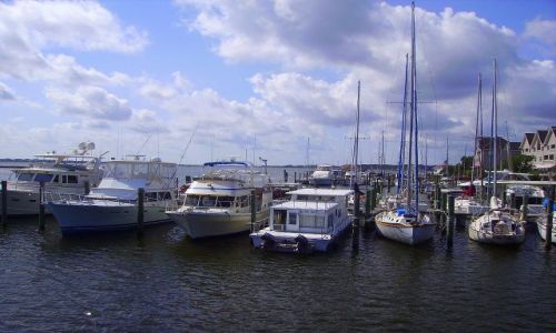 Zdjcie USA / North Carolina / Outer Banks / marina na Roanoke Island