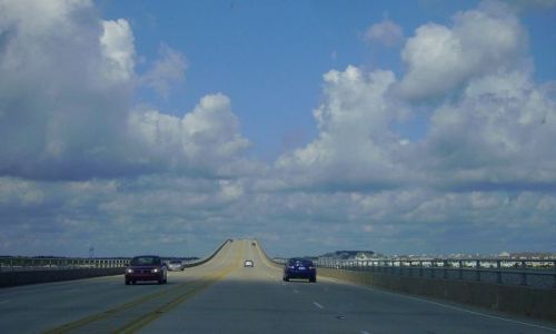 Zdjecie USA / North Carolina / Outer Banks -Roanoke Island / autostrada do nieba?