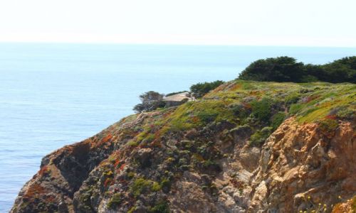 Zdjecie USA / California / Highway 1 / House on th rocks of many colours