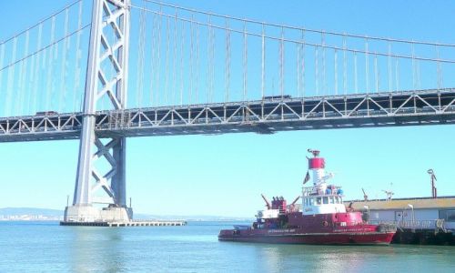 Zdjcie USA / California / San Francicso / Latarniowiec pod Bay Bridge