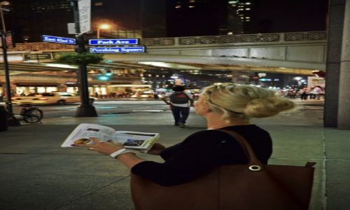 Zdjecie USA / Nowy Jork / przed wejściem do Grand Central Terminal / do kąd teraz?