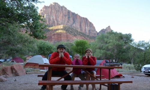 USA / Utah / Zion N.P. / Kamping pod cian na terenie parku Zion