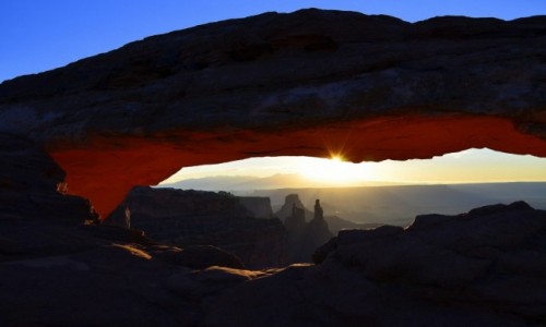 Zdjecie USA / Utah / Canyonlands N.P. / Mesa Arch o wschodzie...