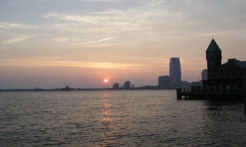 Zdjęcie USA / brak /  dolny  manchatan  . NY / zachód  slonca