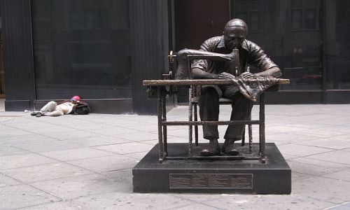 Zdjecie USA / brak / 7  Av.   NYC /   Spi  sobie  ....nie  przeszkadzac  mu....