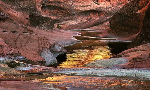 Zdjecie USA / Utah / Red Cliffs / złota woda
