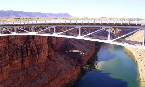 Zdjecie USA / Arizona / okolice Page / most na d rzeka Kolorado