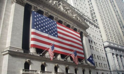 Zdjecie USA / New York / Wall str. / Flaga na budynku giełdy NY