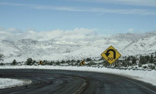 Zdjecie USA / California / Road to Sequoia National Park / Ostre, Krete...............