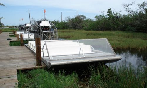 Zdjęcie USA / Floryda / Park Narodowy Everglades / Air boats na przystani