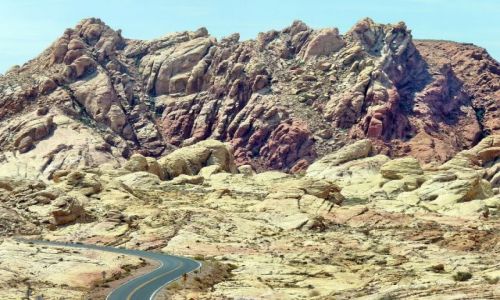 Zdjęcie USA / Nevada / Valley of Fire State Park / Valley of Fire, falowana droga