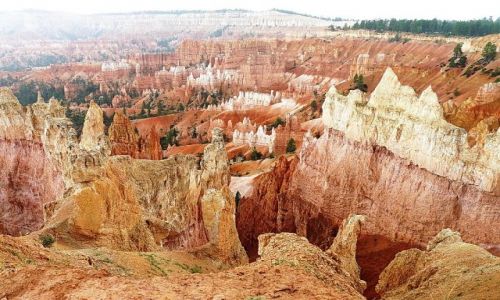 Zdjęcie USA / Utah / Bryce Canyon NP / Złowrogie skałki