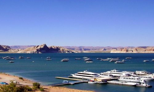 Zdjęcie USA / Arizona / okolice Page / widok na marine na Lake Powell
