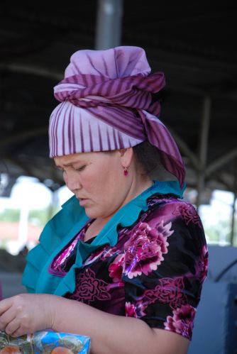 Zdjęcia: Taszkient-targ, Taszkient, Fioletowy zawrót głowy, UZBEKISTAN Zdjęcia: Taszkient-targ, Taszkient, Fioletowy zawrót głowy, UZBEKISTAN