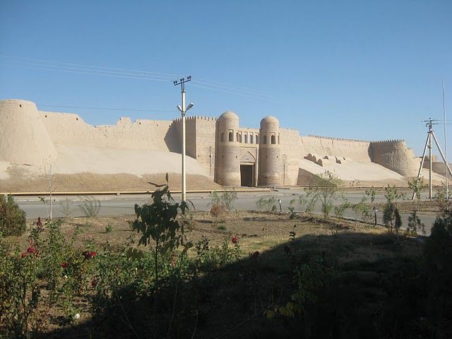 Zdjęcia: Przed murami Hiwy, Uzbekistan, Hiwa, UZBEKISTAN Zdjęcia: Przed murami Hiwy, Uzbekistan, Hiwa, UZBEKISTAN