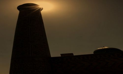 Zdjecie UZBEKISTAN / Samarkanda / Registan / O zachodzie...