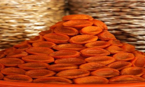 Zdjęcie UZBEKISTAN / Samarkanda / Siyob Dehqon Bazari / Trele... morele