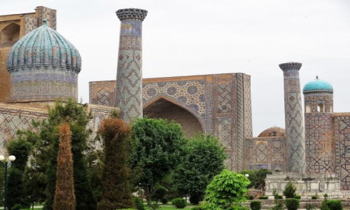 Zdjecie UZBEKISTAN / Samarkanda / Registan / Baniowa kraina