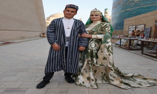 Zdjcie UZBEKISTAN / Wilajet chorezmijski / Chiva / Para w podry polubnej
