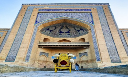 Zdjcie UZBEKISTAN / Wilajet chorezmijski / Chiva / Wejcie do meczetu