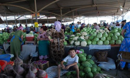 Zdjęcie UZBEKISTAN / Taszkient / Taszkient-targ / Dział kapuściany