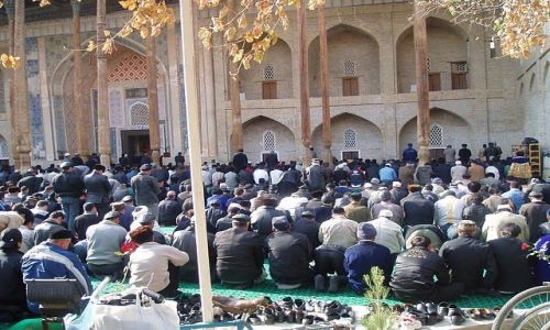 Zdjecie UZBEKISTAN / Buchara / Centrum Buchary / Poranna modlitwa