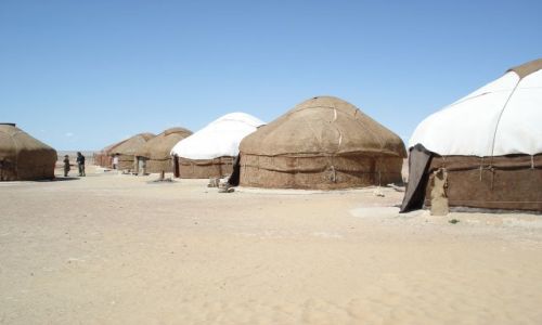 Zdjęcie UZBEKISTAN / Karakałpakstan / okolice Ayaz Kala / Jurtowy hotel