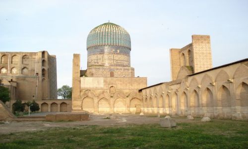 Zdjęcie UZBEKISTAN / Wilojat Samarkandy / Samarkanda / Dziedziniec meczetu Bibi Chanym