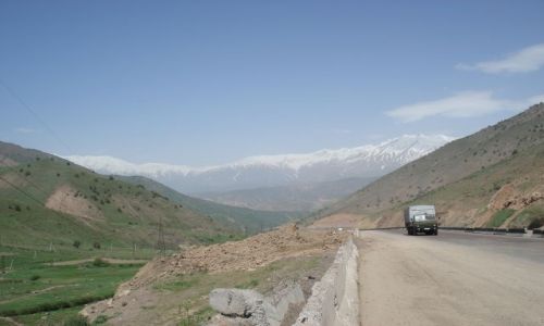 Zdjęcie UZBEKISTAN / Namangan / trasa Taszkient-Kokand / Krajobrazy uzbeckie - Tien Szan