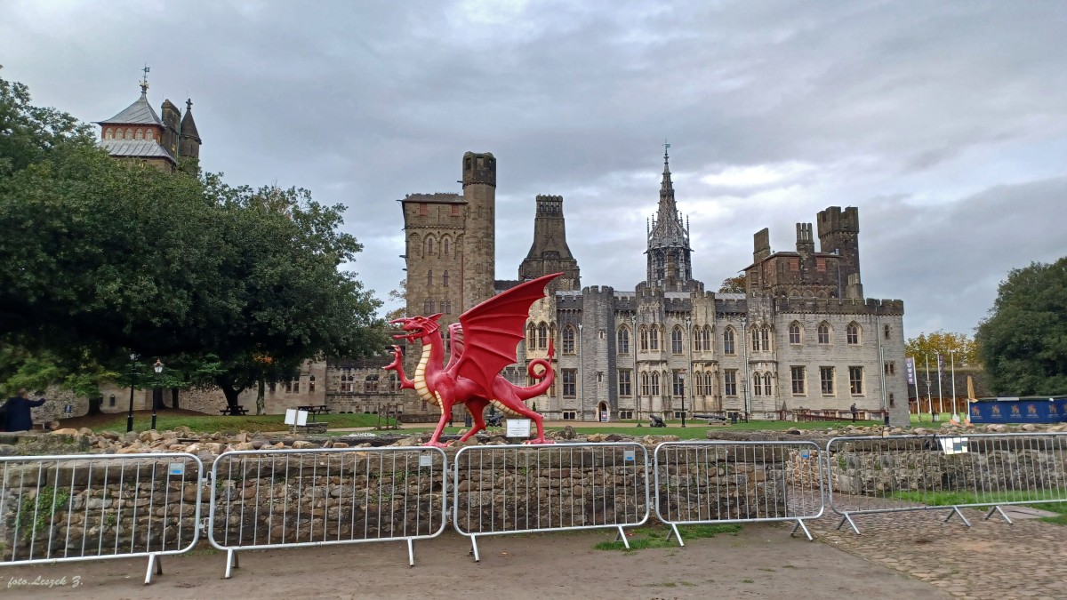 Zdjęcia: Cardiff., Cardiff., Smok walijski na tle zamku., WALIA Zdjęcia: Cardiff., Cardiff., Smok walijski na tle zamku., WALIA