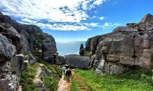 Zdjcie WALIA / Park Narodowy Pembrokeshire Coast. / hrabstwo Pombrokeshire. / Pembrokeshire - kaplica w. Govana.