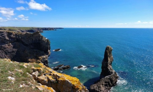 Zdjcie WALIA / Park Narodowy Pembrokeshire Coast. / poligon wojskowy Castlemartin. / Green Bridge of Wales-(Zielony Most).