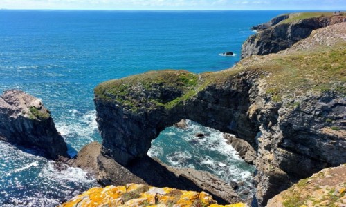 Zdjcie WALIA / Park Narodowy Pembrokeshire Coast. / poligon wojskowy Castlemartin. / Zielony Most Walii (Green Bridge of Wales)