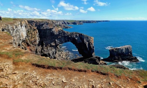 Zdjcie WALIA / Park Narodowy Pembrokeshire Coast. / Poligon wojskowy Castlemartin. / Zielony Most - (Green Bridge of Wales).