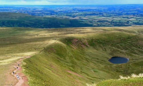 Zdjecie WALIA / Brecon Beacons National Park. / Szczyt Pen y Fan.(niszy). / Widok z niszego szczytu 