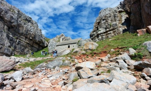 Zdjcie WALIA / Park Narodowy Pembrokeshire Coast. / Hrabstwo Pombrokeshire. / Kaplica w. Govana.
