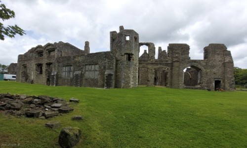 Zdjęcie WALIA / Południowa Walia. / Miasto Neath. / Ruiny opactwa Neath Abbey.