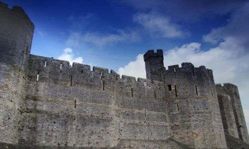 Zdjecie WALIA / polnocno - zachodnia Walia   / Miasto o tej samej nazwie ,bardzo malownicze czesciowo otoczone murami obronnymi / Caernarfon Castle