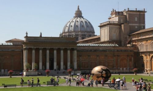 Zdjęcie WATYKAN / Bazylika św. Piotra / Muzea Watykanu / Dziedziniec Pinii