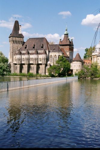 Zdjęcia: Budapeszt, Zatopiony zamek., WĘGRY Zdjęcia: Budapeszt, Zatopiony zamek., WĘGRY