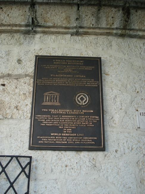 Zdjęcia: Tokaj, Borsod-Abauj-Zemplen, Tablica UNESCO, WĘGRY Zdjęcia: Tokaj, Borsod-Abauj-Zemplen, Tablica UNESCO, WĘGRY