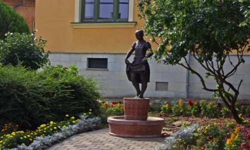 Zdjęcie WĘGRY / Tokajski Region Winiarski / Tokaj / Rzeźba ogrodowa