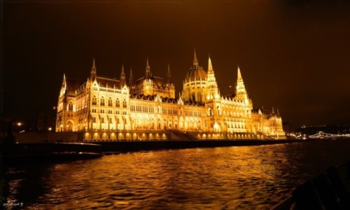 Zdj�cie W�GRY / Budapeszt. / Nocny rejs po Dunaju. / Budapeszt - Parlament..
