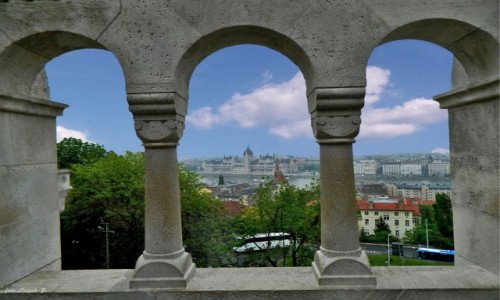 Zdj�cie W�GRY / Budapeszt. / Okolice zamku buda�skiego. / Budapeszt - Parlament z Baszty Rybackiej.