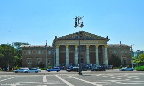 Zdjęcie WĘGRY / Budapeszt. / Plac Bohaterów. / Galeria Sztuki.